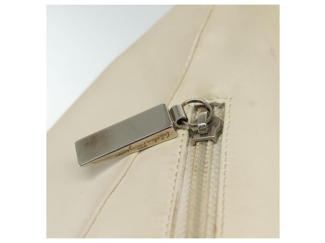 Bolsa de Ombro Salvatore Ferragamo em Couro Branco Prata Auth bs28717 - vista 9