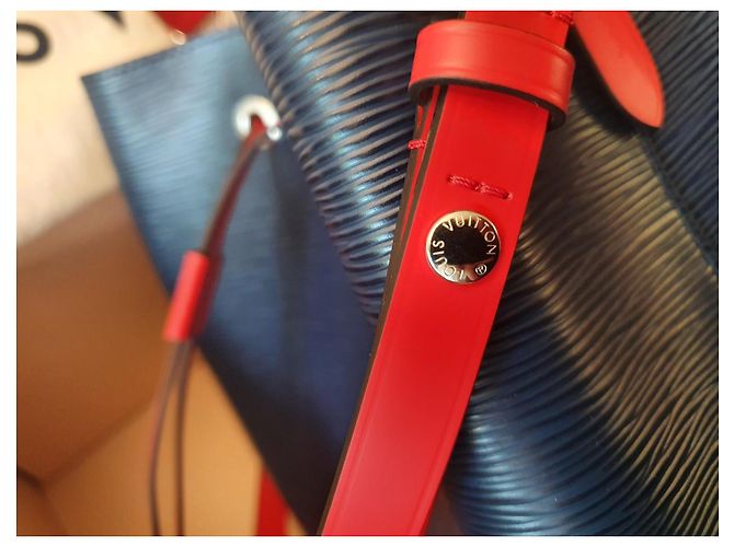 Louis Vuitton NeoNoe Pelle Epi Set Completo Blu - vista 15