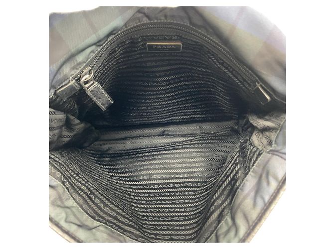 Borsa a spalla messenger in nylon tessuto a quadri Prada Verde - vista 9