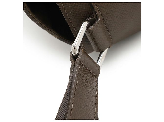Bolso de Hombro de Cuero Taiga Louis Vuitton Castaño - vista 5