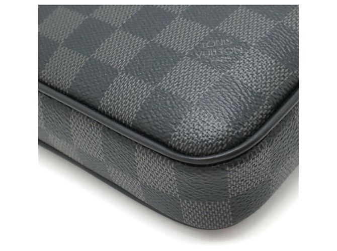 Clutch Alpha Damier Graphite Louis Vuitton Nero - vista 3