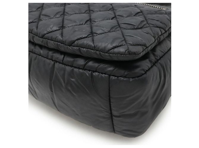Borsa Messenger Piccola Cocoon Matelassé in Nylon/Pelle di Chanel - vista 3