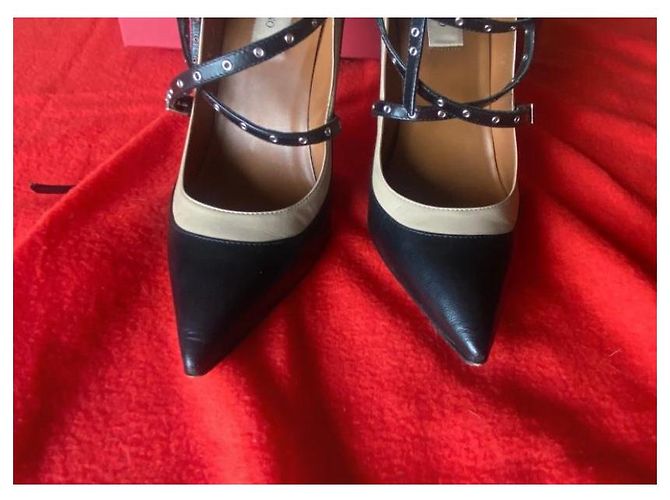 Décolleté Valentino in pelliccia nera e crema con cinturino Nero - vista 2
