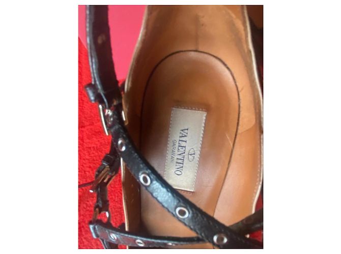 Décolleté Valentino in pelliccia nera e crema con cinturino Nero - vista 4