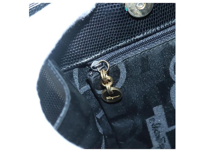 Borsa Tote Vala in pelle nera e oro Salvatore Ferragamo Auth gh727 Nero D'oro - vista 18
