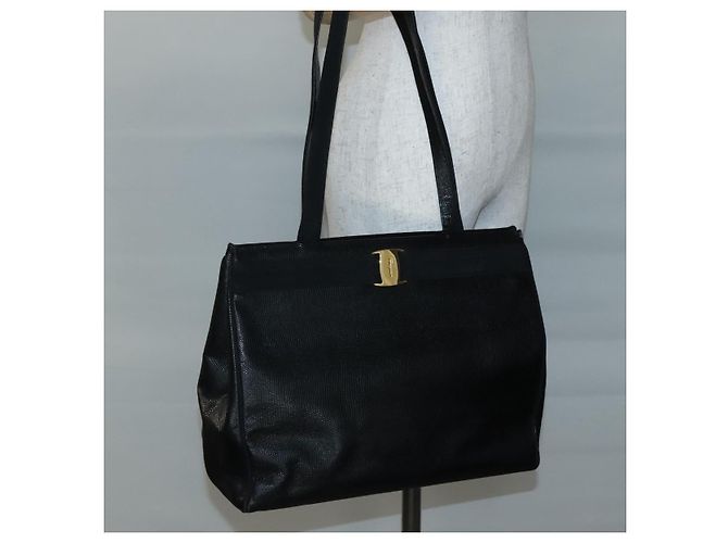 Borsa Tote Vala in pelle nera e oro Salvatore Ferragamo Auth gh727 Nero D'oro - vista 22