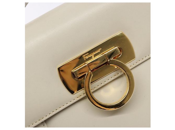 Borsa a Spalla Gancini in Pelle Bianca e Oro Salvatore Ferragamo Auth gh505 Bianco D'oro - vista 17