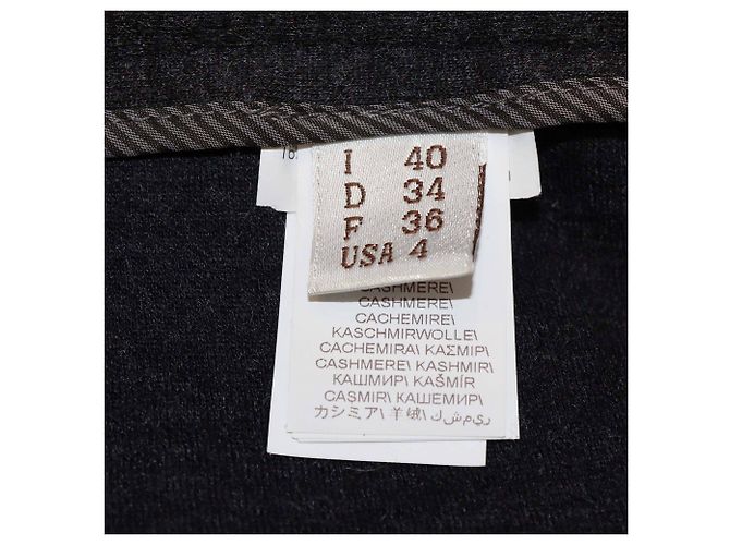 Dunkelgrauer Cashmere-Strickpullover und -Hose mit Knopf-Schultern von Brunello Cucinelli Anthrazitgrau - Ansicht 7