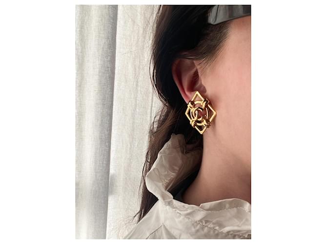 Orecchini Chanel CC a clip oro D'oro - vista 2