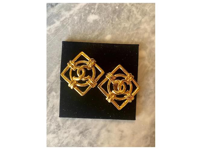 Orecchini Chanel CC a clip oro D'oro - vista 3