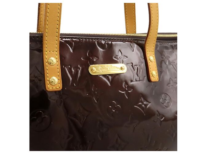 Borsa Tote Vernis Bellevue GM di Louis Vuitton Bordò - vista 9