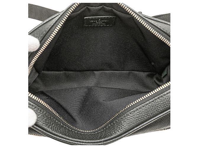 Bumbag Riñonera exterior Monogram Eclipse negra Louis Vuitton Negro - vista 4