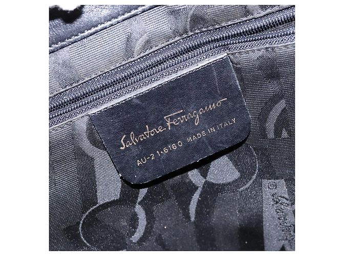 Borsa a Spalla Vala Chain in Tela Nera e Oro Auth 138299 di Salvatore Ferragamo Nero D'oro - vista 12