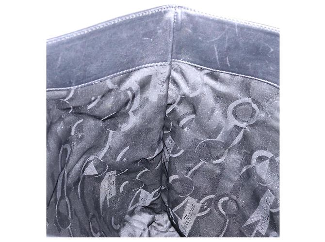 Borsa a Spalla Vala Chain in Tela Nera e Oro Auth 138299 di Salvatore Ferragamo Nero D'oro - vista 18