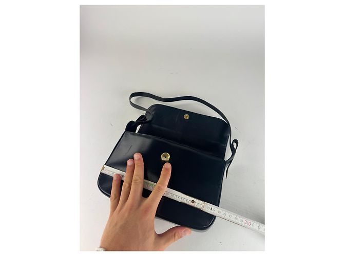Vintage Givenchy Ledertasche in Marineblau - Ansicht 10