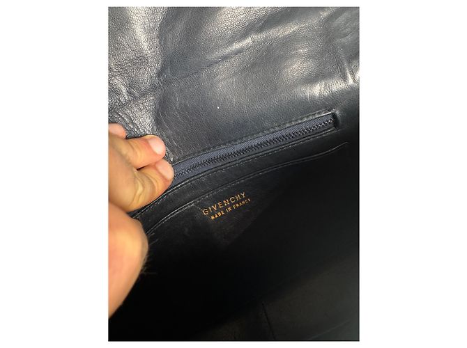 Vintage Givenchy Ledertasche in Marineblau - Ansicht 2
