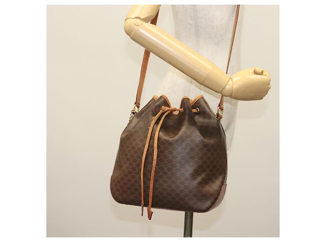 Céline CELINE Macadam Canvas Schultertasche aus PVC-Leder Braun Gold Auth 141339 Golden - Ansicht 25