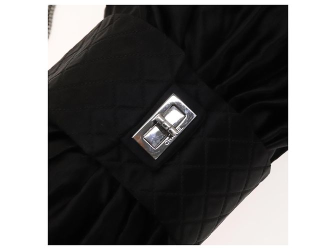 Borsa a spalla in raso nero e argento CC Auth 138568 con catena 2.55 e nastro CHANEL - vista 19