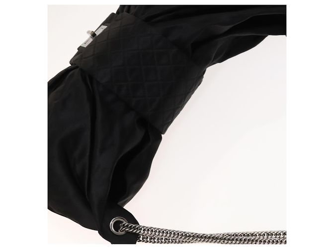 Borsa a spalla in raso nero e argento CC Auth 138568 con catena 2.55 e nastro CHANEL - vista 6