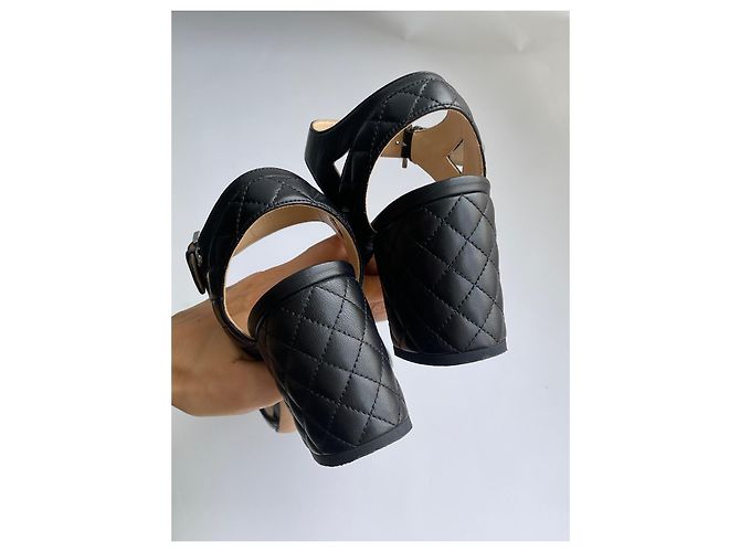 Chanel scarpe nere trapuntate con logo CC Nero - vista 12