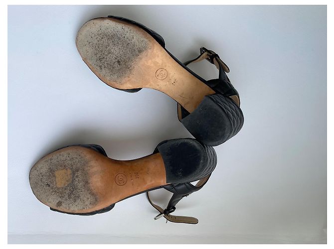 Chanel scarpe nere trapuntate con logo CC Nero - vista 13