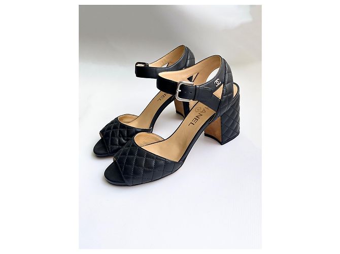 Chanel scarpe nere trapuntate con logo CC Nero - vista 15