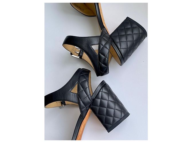 Chanel scarpe nere trapuntate con logo CC Nero - vista 16