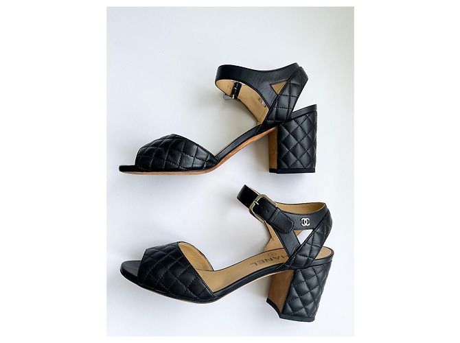 Chanel scarpe nere trapuntate con logo CC Nero - vista 6