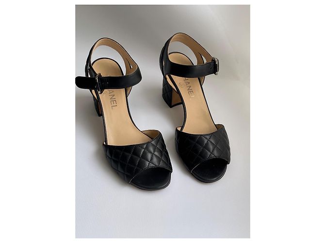 Chanel scarpe nere trapuntate con logo CC Nero - vista 8