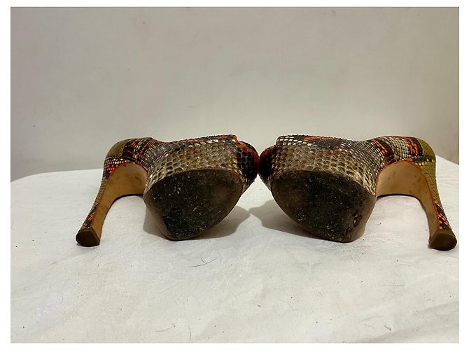 Yves Saint Laurent Décolleté Peep Toe Palais in Python Arancione Roccia YSL Multicolore - vista 5