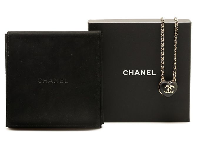 Collana Pendente Specchio Cuore Chanel Coco Mark Nero D'oro - vista 5