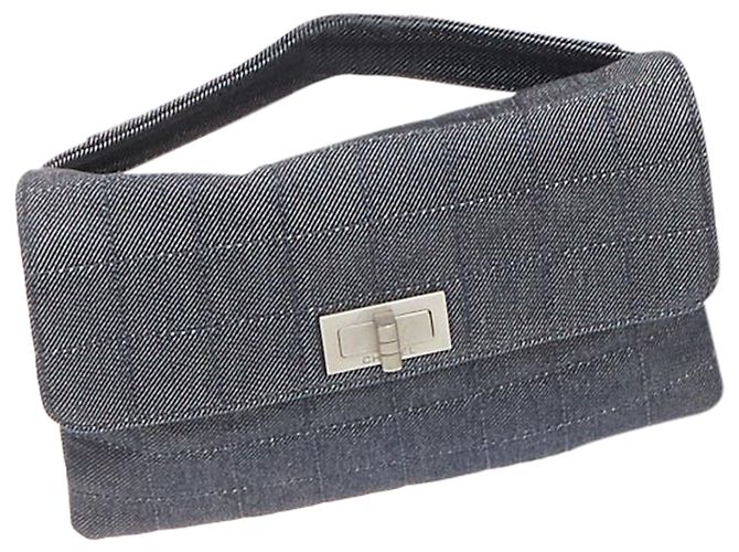 Mademoiselle Chanel blaue gesteppte Schokoladenriegel-Clutch - Ansicht 2
