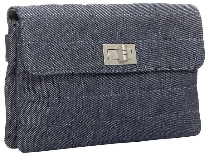 Mademoiselle Chanel blaue gesteppte Schokoladenriegel-Clutch - Ansicht 3