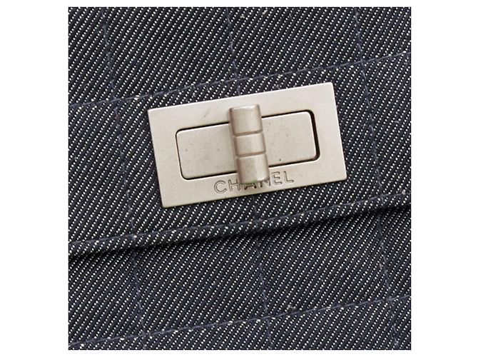 Mademoiselle Chanel blaue gesteppte Schokoladenriegel-Clutch - Ansicht 6