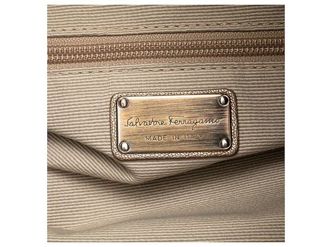 Borsa Tote Vara Ribbon di Salvatore Ferragamo - vista 9