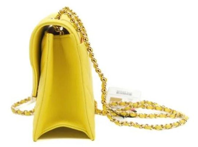 Executive Chanel Borsa a soffietto in pelle di vitello chevron piccola Giallo - vista 3
