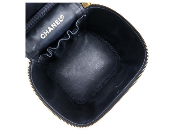 Timeless Beauty case vintage senza tempo Chanel in caviar alto - vista 4
