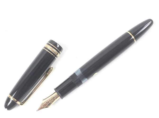 Pluma Montblanc Meisterstück Negro Dorado - vista 3