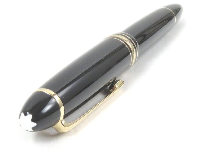 Pluma Montblanc Meisterstück Negro Dorado - vista 4