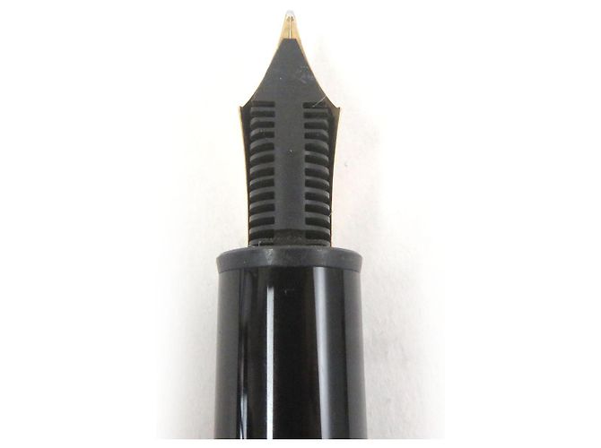 Pluma Montblanc Meisterstück Negro Dorado - vista 6