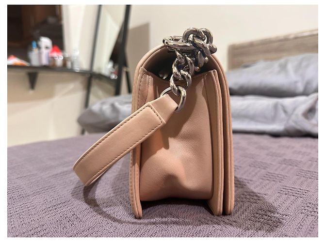 Chanel Medium Boy Flap Tasche aus gealtertem, gestepptem rosa Leder mit Kette Pink - Ansicht 5