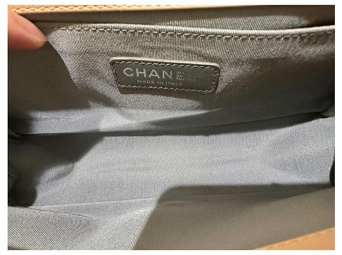 Chanel Medium Boy Flap Tasche aus gealtertem, gestepptem rosa Leder mit Kette Pink - Ansicht 6