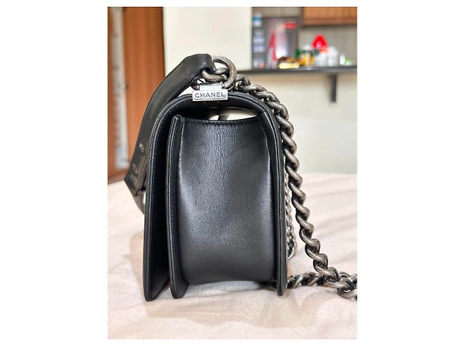 Borsa Boy Flap Media in Pelle Matelassé Nera Aged con Catena di Chanel Nero - vista 6