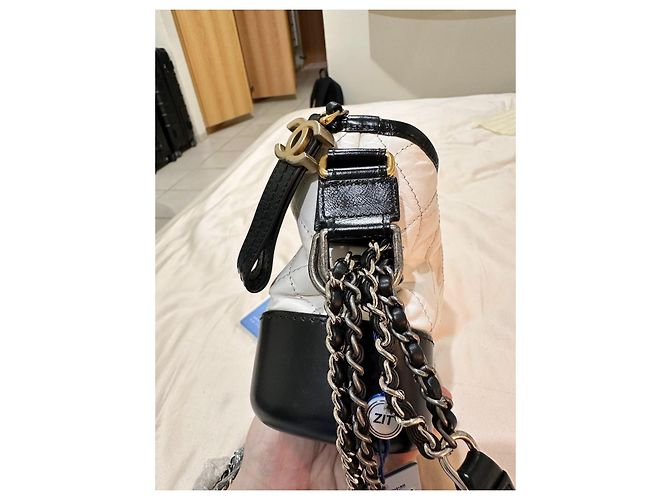 Borsa hobo Gabrielle in pelle beige/nera di Chanel - Piccola Nero - vista 6