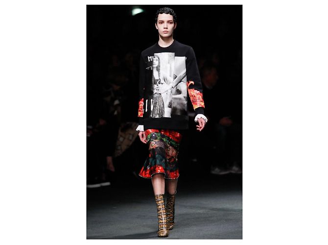 Sudadera Oversize Givenchy 2013 FR36 Gipsy Girl Negra UK8 US6 Negro - vista 5