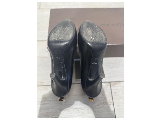 Décolleté Louis Vuitton in pelle nera con punta aperta Nero - vista 2