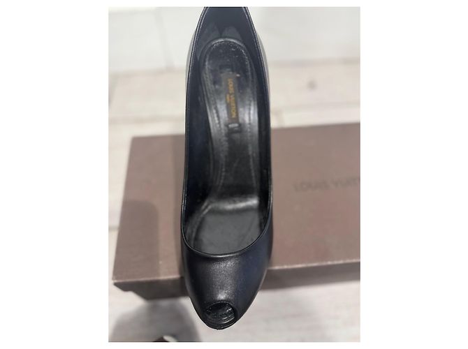 Décolleté Louis Vuitton in pelle nera con punta aperta Nero - vista 3