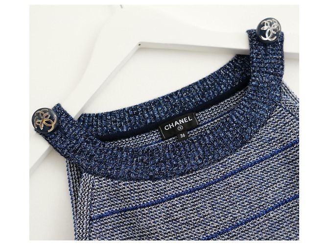 Chanel Primavera 2017 Top in Maglia a Righe Blu Navy e Argento con Bottone CC - vista 4