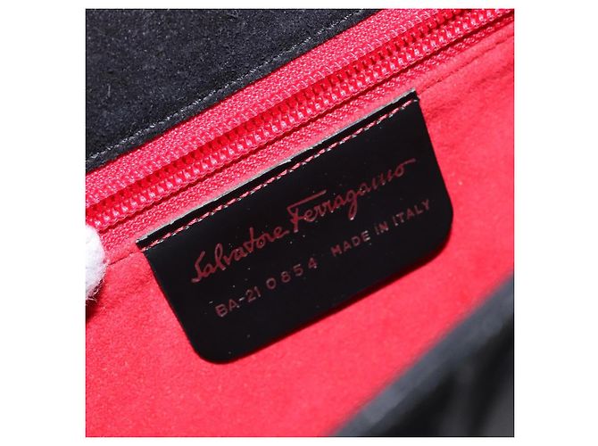 Borsa a Spalla Gancini in Pelle Nera e Argento di Salvatore Ferragamo Auth BA5258 Nero - vista 17