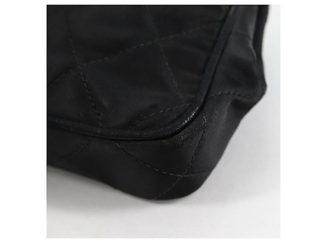 CHANEL Borsa in Vita Matelassé Satin Nero Oro CC Auth 141135V D'oro - vista 13